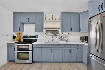 2446 McKinley, Hollywood, FL 33020 - Photo 17