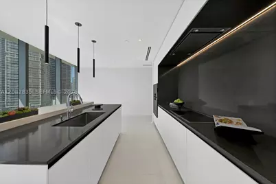 300 Biscayne Boulevard #2701, Miami, FL 33131 - Photo 11