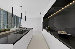 300 Biscayne Blvd, Miami, FL 33131 - Photo 11