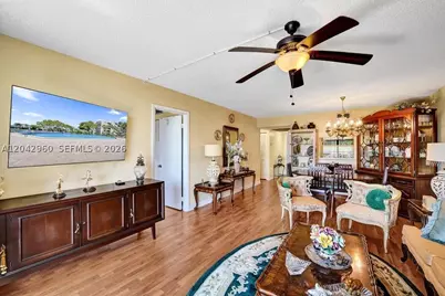 1000 Colony Point #422, Pembroke Pines, FL 33026 - Photo 5