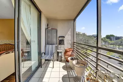 1000 Colony Point #422, Pembroke Pines, FL 33026 - Photo 41
