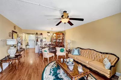 1000 Colony Point #422, Pembroke Pines, FL 33026 - Photo 31