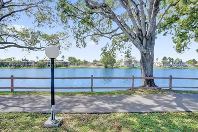 1000 Colony Point #422, Pembroke Pines, FL 33026 - Photo 47