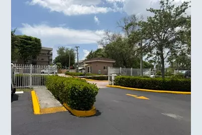 8405 NW 8th #303, Miami, FL 33126 - Photo 13