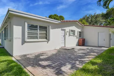 14375 Lake Candlewood, Miami Lakes, FL 33014 - Photo 23