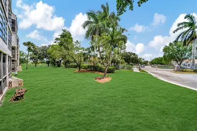 2571 Aragon #220, Sunrise, FL 33322 - Photo 35