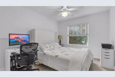 2048 NW 164th, Pembroke Pines, FL 33028 - Photo 21