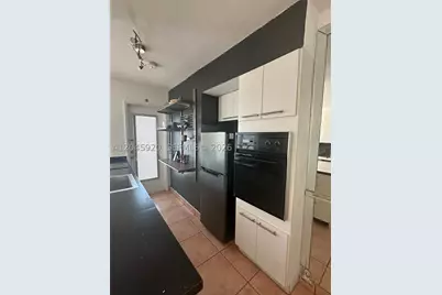 8101 Abbott #17, Miami Beach, FL 33141 - Photo 7