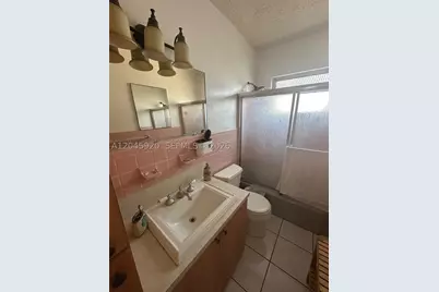 8101 Abbott #17, Miami Beach, FL 33141 - Photo 9