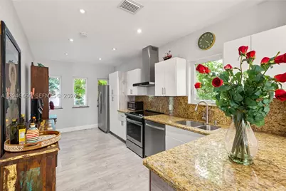 737 Alhambra, Coral Gables, FL 33134 - Photo 11