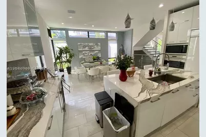8256 NW 48th, Doral, FL 33166 - Photo 7