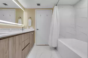 41 SE 5th, Miami, FL 33131 - Photo 1