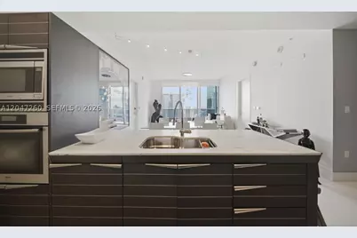 200 Biscayne Boulevard #5110, Miami, FL 33131 - Photo 21
