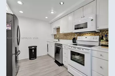 800 Parkview #131, Hallandale Beach, FL 33009 - Photo 9