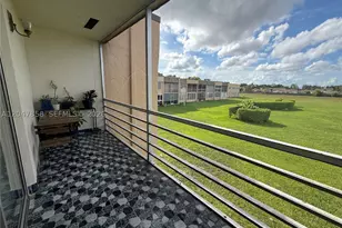 9101 Sunrise Lakes, Sunrise, FL 33322 - Photo 37