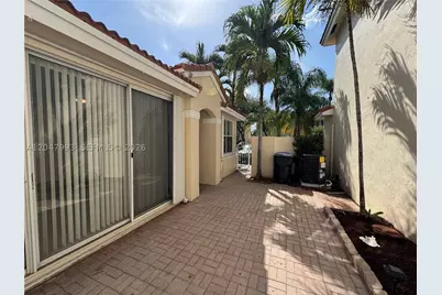 1595 Seagrape #-, Hollywood, FL 33019 - Photo 11