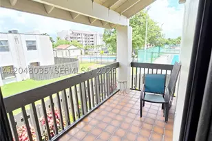 8877 Fontainebleau, Miami, FL 33172 - Photo 13