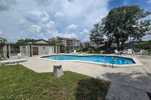 8877 Fontainebleau, Miami, FL 33172 - Photo 15