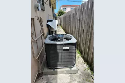 128 SW 11th, Miami, FL 33130 - Photo 5