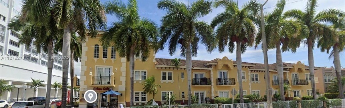 1657 Tyler #207 main architectural view