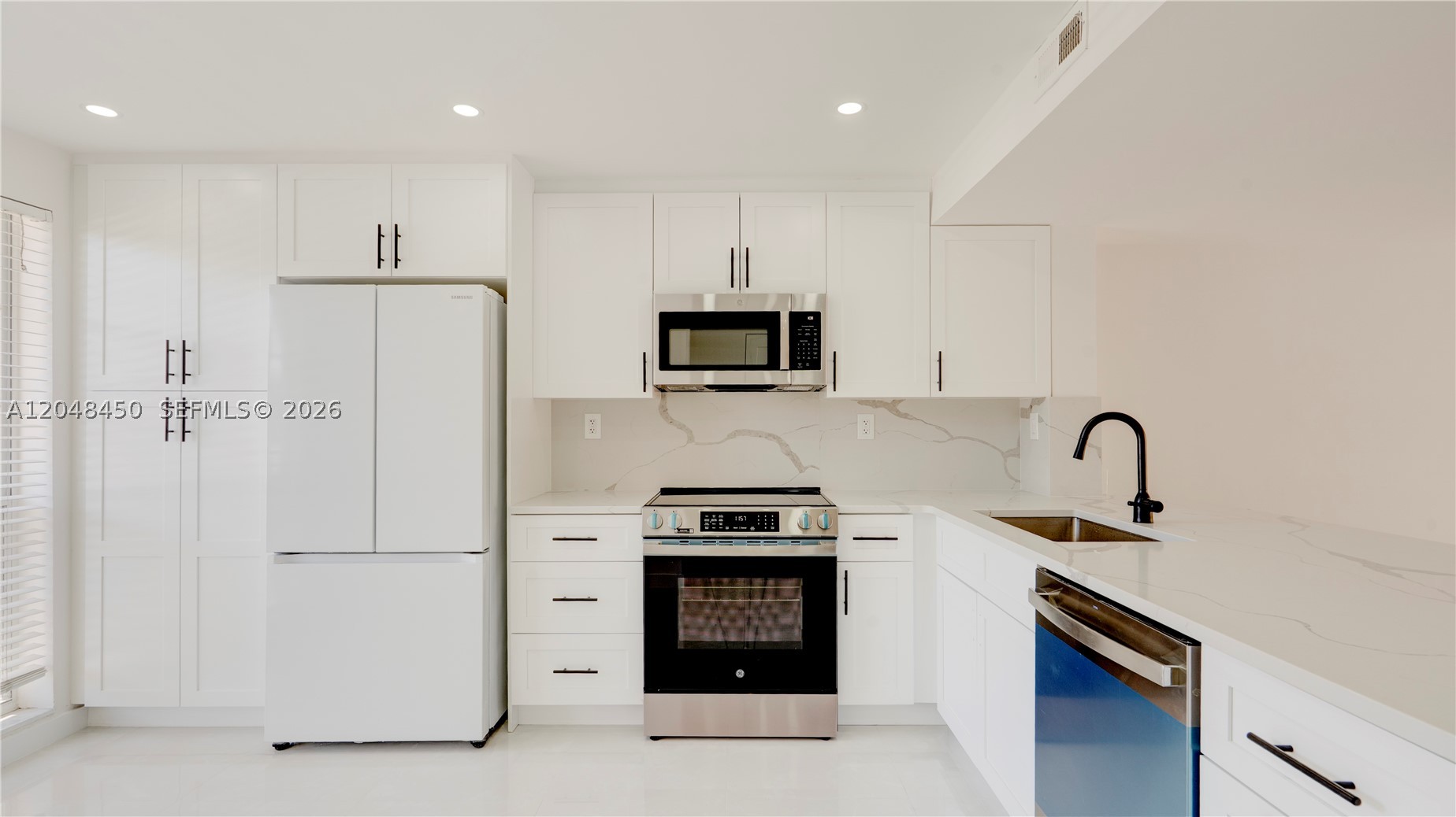 933 NE 24th #169 - 933 NE 24th #169, Hallandale, FL 33009 Luxury Property | Jose Angel Pina