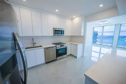 5055 Collins #14H, Miami Beach, FL 33140 - Photo 15