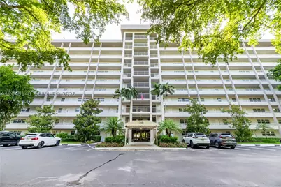 605 Oaks #607, Pompano Beach, FL 33069 - Photo 1