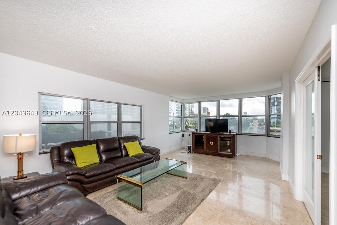 1985 S Ocean #2Q - 1985 S Ocean #2Q, Hallandale, FL 33009 Luxury Property | Jose Angel Pina