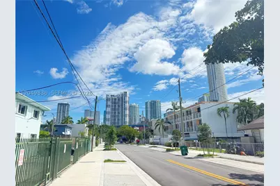469 SW 3rd #9, Miami, FL 33130 - Photo 1
