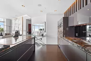 200 Biscayne Blvd, Miami, FL 33131 - Photo 13