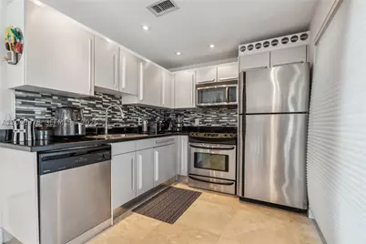 7700 Collins #3, Miami Beach, FL 33141 - Photo 13