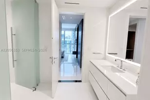300 Biscayne Blvd, Miami, FL 33131 - Photo 21