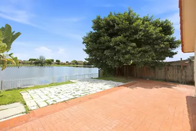 2555 W 65th, Hialeah, FL 33016 - Photo 23