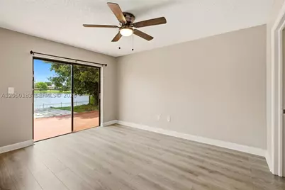 2555 W 65th, Hialeah, FL 33016 - Photo 15