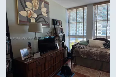 5055 Collins #4C, Miami Beach, FL 33140 - Photo 9