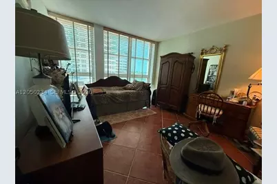 5055 Collins #4C, Miami Beach, FL 33140 - Photo 5