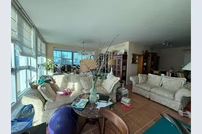 5055 Collins #4C, Miami Beach, FL 33140 - Photo 3
