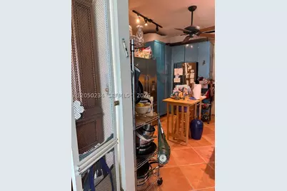 5055 Collins #4C, Miami Beach, FL 33140 - Photo 15