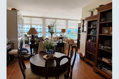 5055 Collins #4C, Miami Beach, FL 33140 - Photo 17