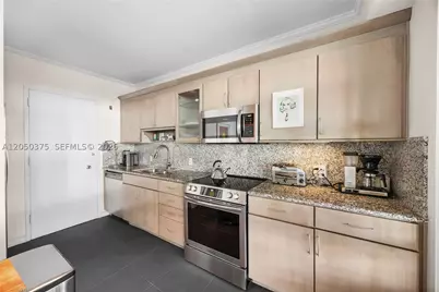 5055 Collins #9K, Miami Beach, FL 33140 - Photo 13