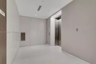 300 Biscayne Blvd, Miami, FL 33131 - Photo 3