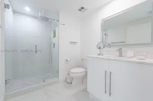 335 S Biscayne, Miami, FL 33131 - Photo 9