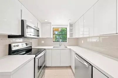 9674 Fontainebleau #28, Miami, FL 33172 - Photo 21
