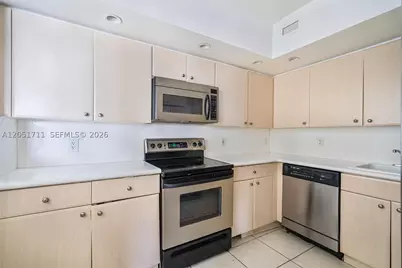 5600 Collins #7J, Miami Beach, FL 33140 - Photo 9