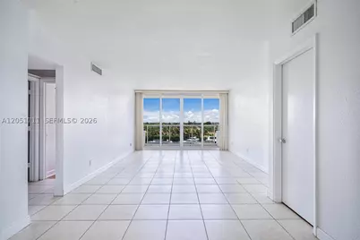 5600 Collins #7J, Miami Beach, FL 33140 - Photo 7