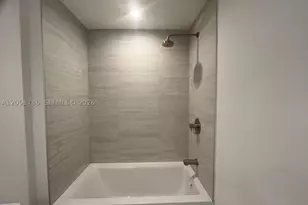 77 SE 5th, Miami, FL 33131 - Photo 9