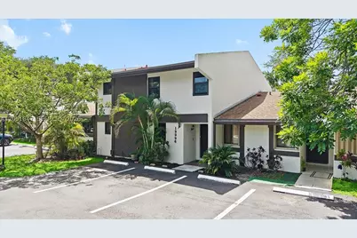 19996 NE 5th #4C, Miami, FL 33179 - Photo 1
