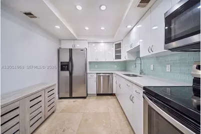 5701 Collins #1415, Miami Beach, FL 33140 - Photo 9