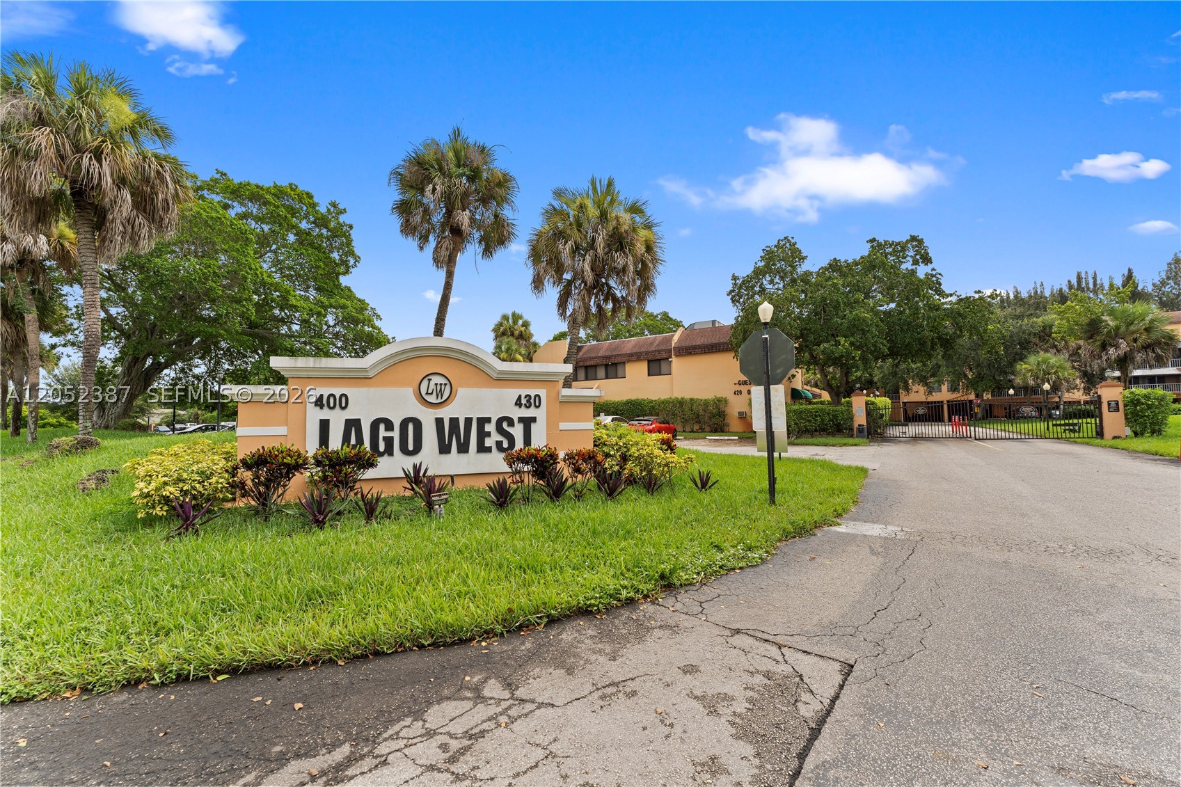 430 Commodore #310 - 430 Commodore #310, Plantation, FL 33325 Luxury Property | Jose Angel Pina