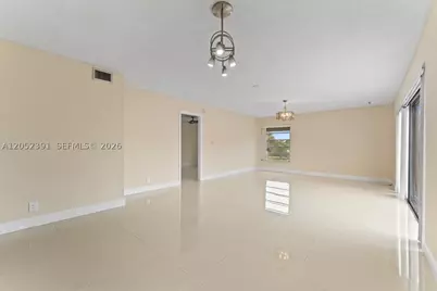 430 Commodore #310, Plantation, FL 33325 - Photo 9